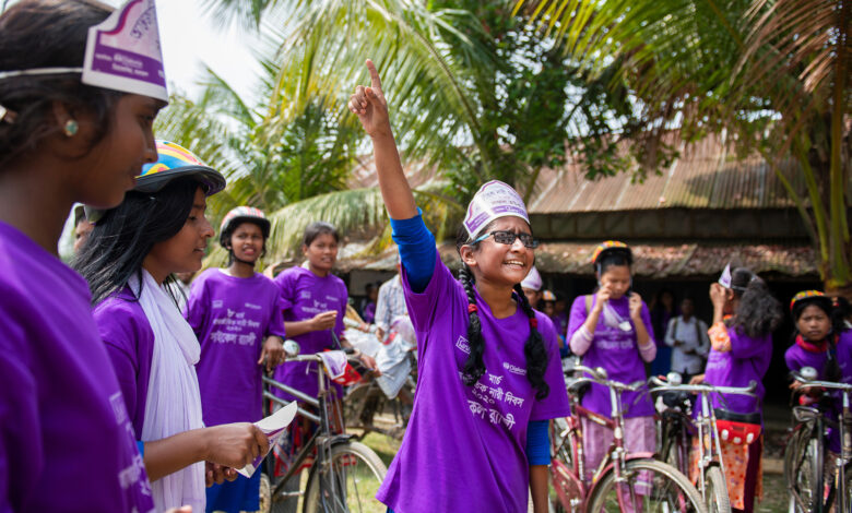 Bangladesh SARA Girls from bike rally Gustav Hugosson Om oss Hero.jpg