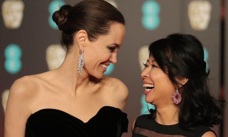 angelina jolie loung ung .jpg