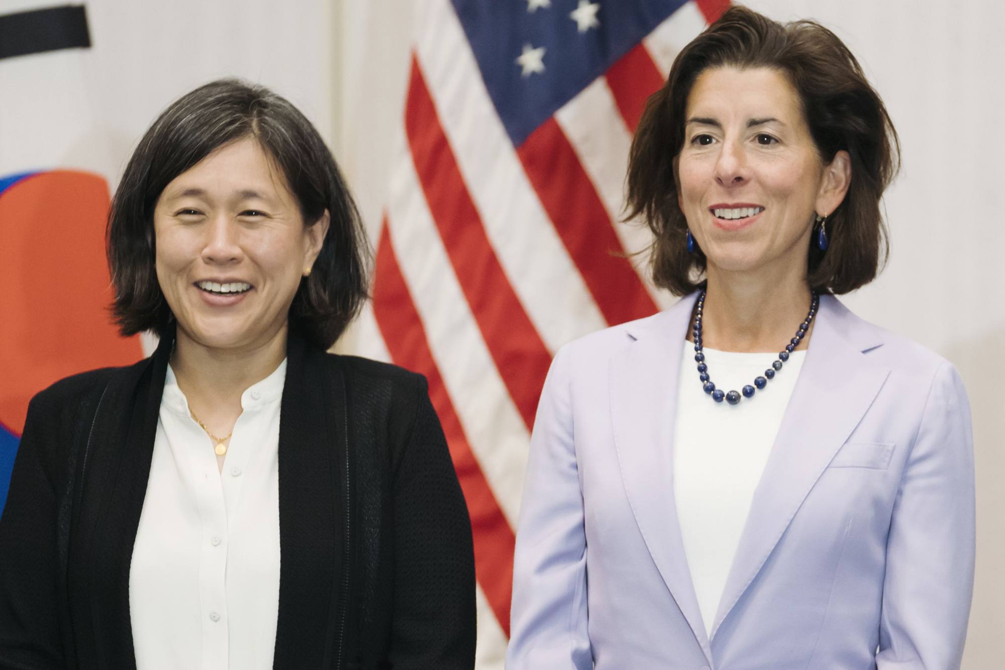 Katherine Tai, US trade representative, left, and Gina Raimondo, US commerce secretary, at the Indo-Pacific Economic Ministerial event in Los Angeles, California, US, on Thursday, September 8, 2022. Photo: Bloomberg