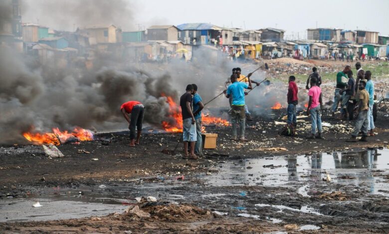 burning waste ghana fairphone.jpg