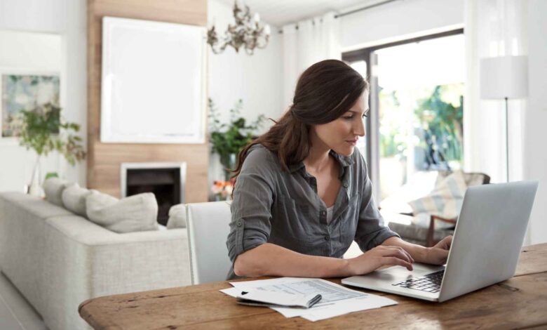 investing woman iStock .jpg