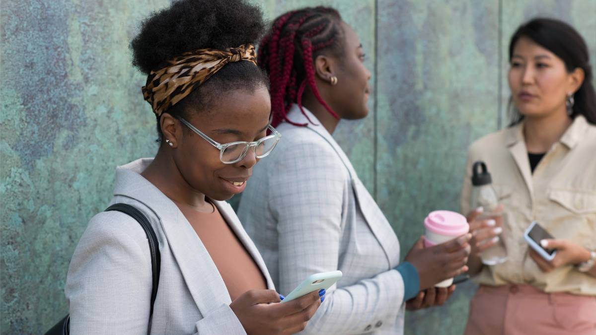 Nollie Maoto believes that networking is about building a community that understands and supports their unique challenges.   (Source: Image by freepik.).