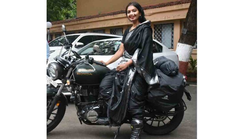Pune woman to visit countries locations on bike spreading awareness on Indian culture .jpg