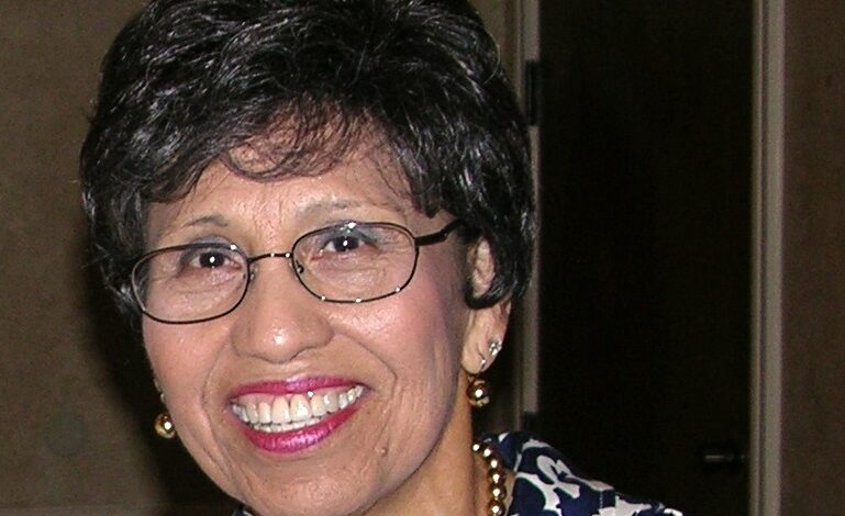 lindachavezthompson .jpg