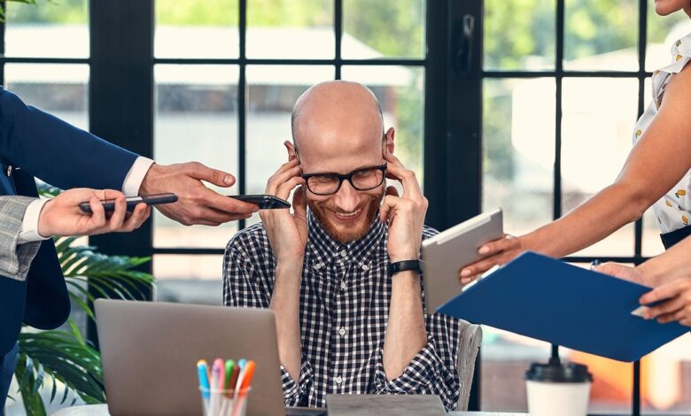 overloadedman GeorgiyDatsenko AlamyStockPhoto.jpg